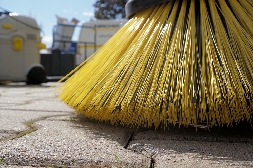 Dirty Periodic Brush Broom Return Clean Sweeper